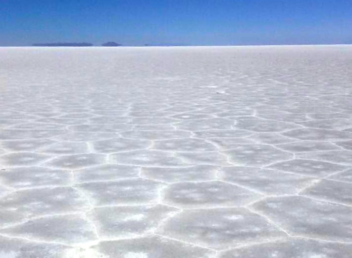 ウユニ塩湖 塩の大地