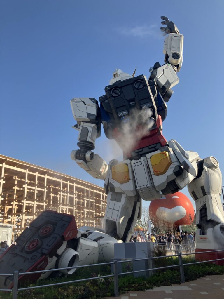 万博 ガンダムパビリオン 足の裏