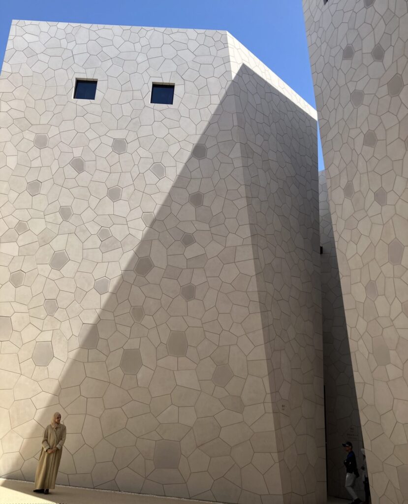万博 サウジアラビア館 昼
