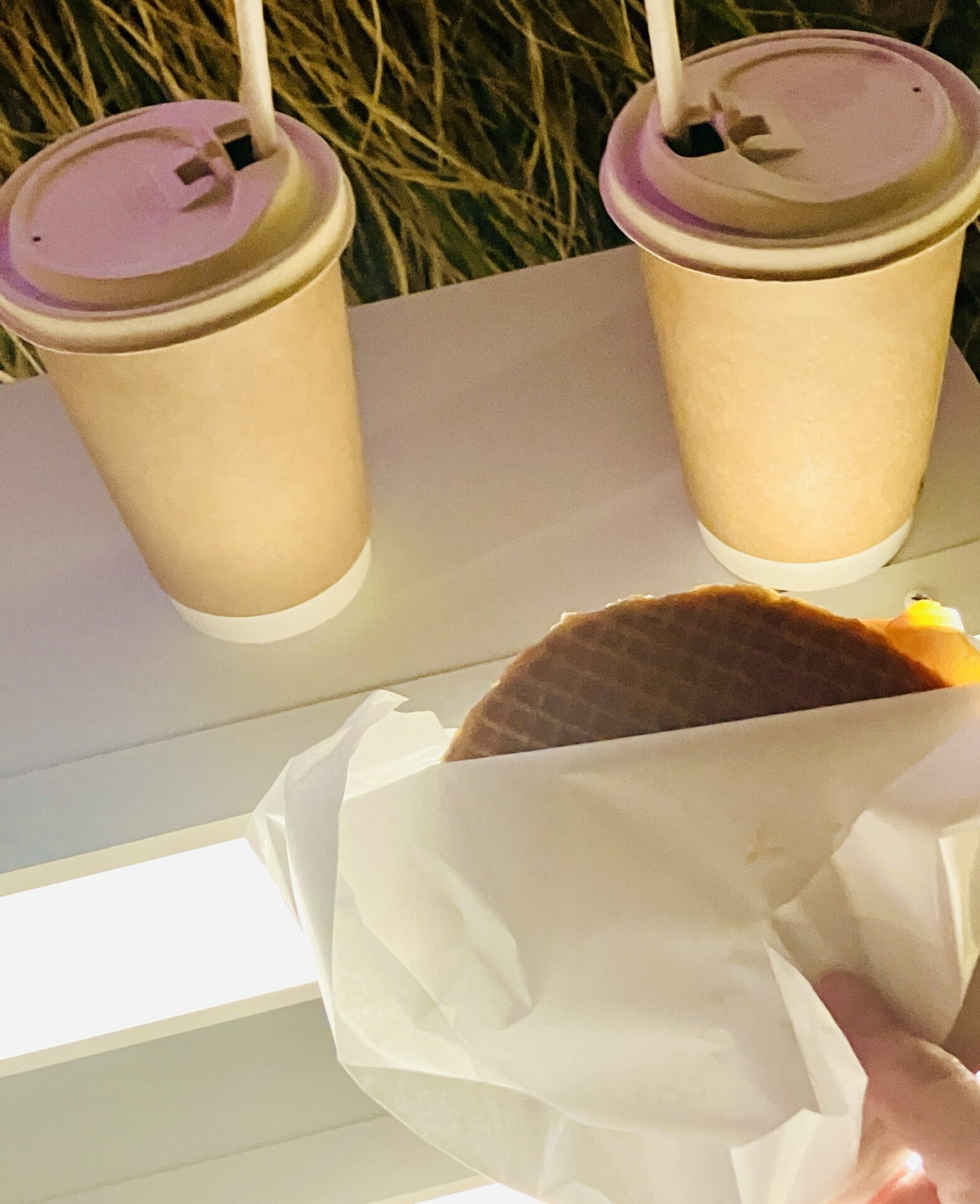 万博 オランダ館 ワッフル 比較