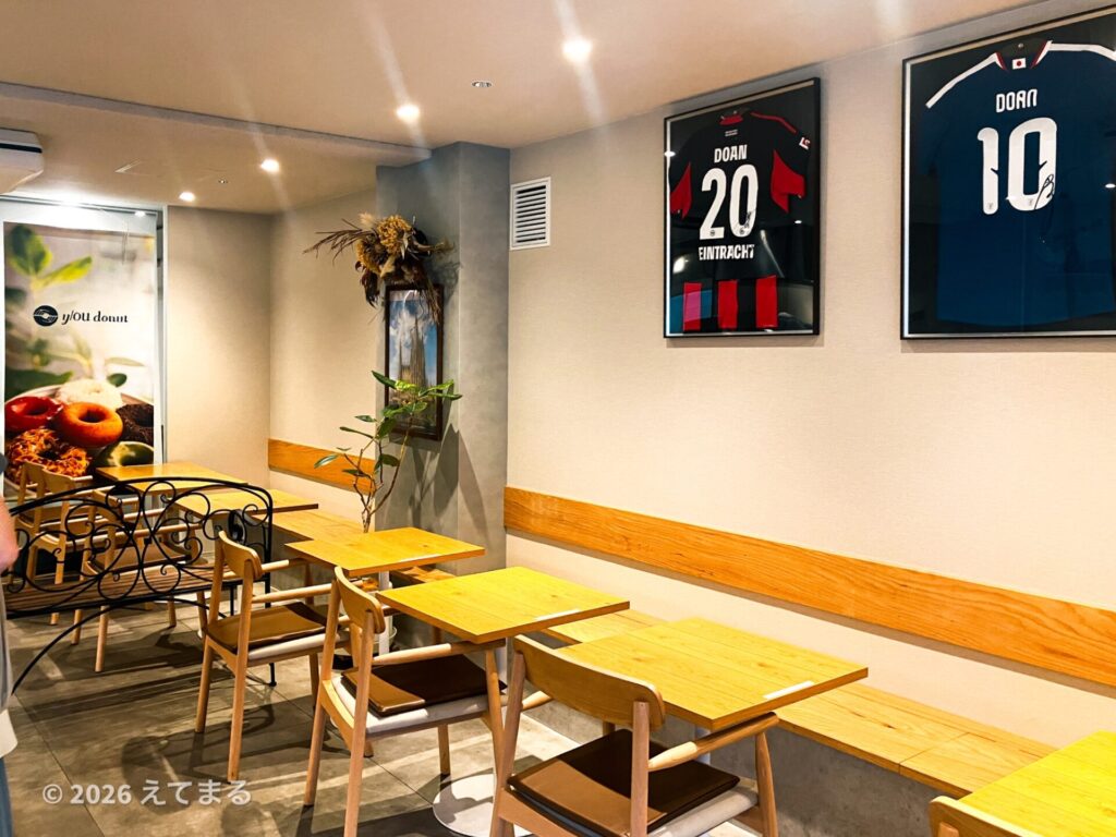 ユードーナッツ 店内 カフェ席 写真