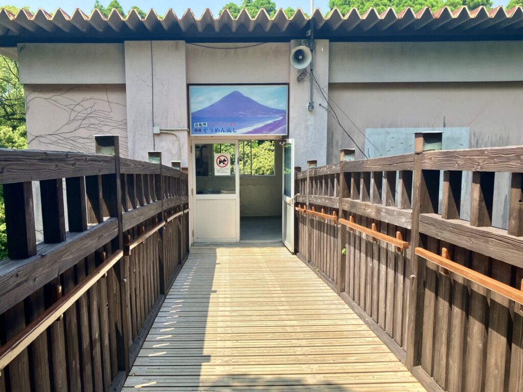 市営 唐船峡そうめん流し スロープとエレベーター